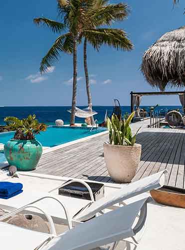 Overwater-Villas-&-Private-Islands-picture